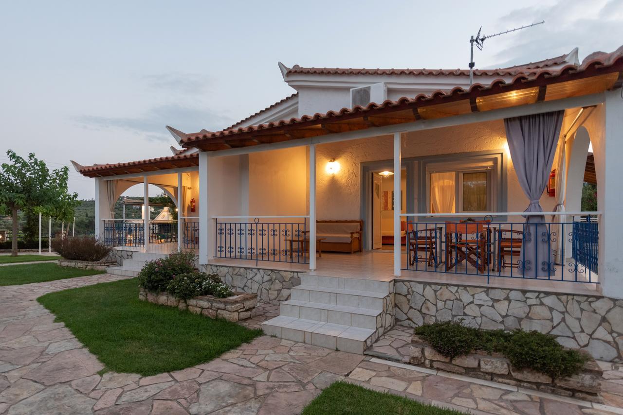 Villa Tasos Koutsoubos Koróni Exteriör bild