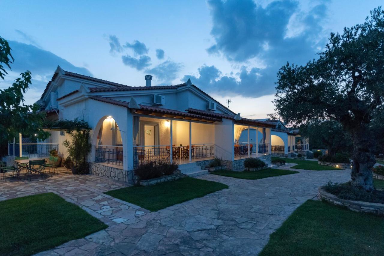 Villa Tasos Koutsoubos Koróni Exteriör bild